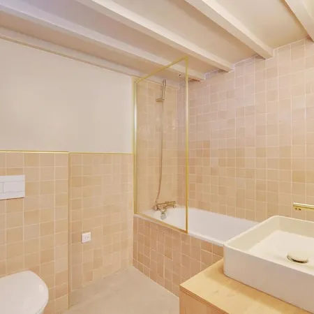 La Petite Maison Au Coeur Du Marais Pour 6 Personnes Parigi